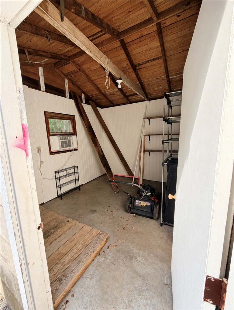 207 W Houston Property Photo 26