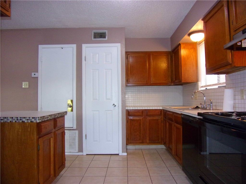 6621 Rhine Dr A Property Photo 11