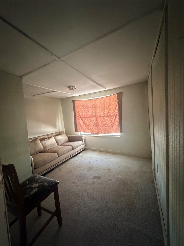 309 Laurel St Property Photo 3