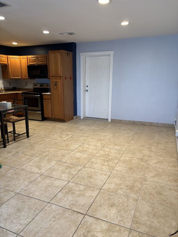 243 S Commercial St #b St Property Photo 6
