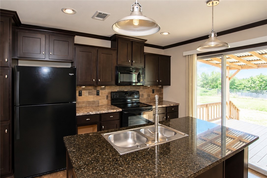 124 Fm 1545 Property Photo 4