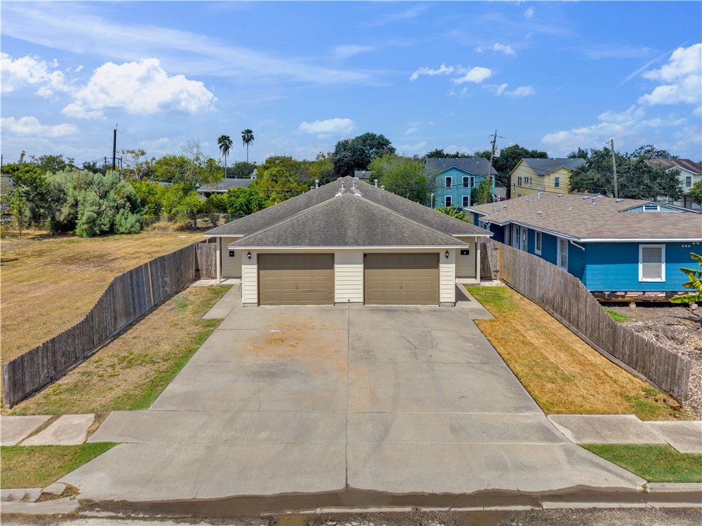 326 Oleander Ave A Property Photo 1