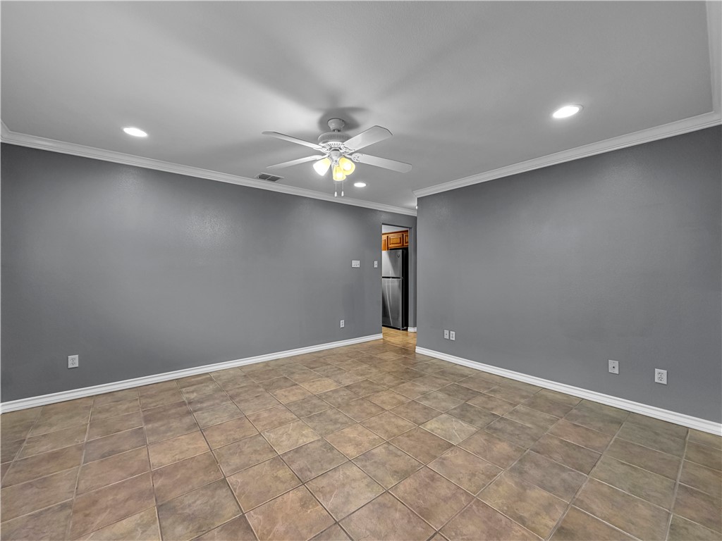 326 Oleander Ave A Property Photo 6