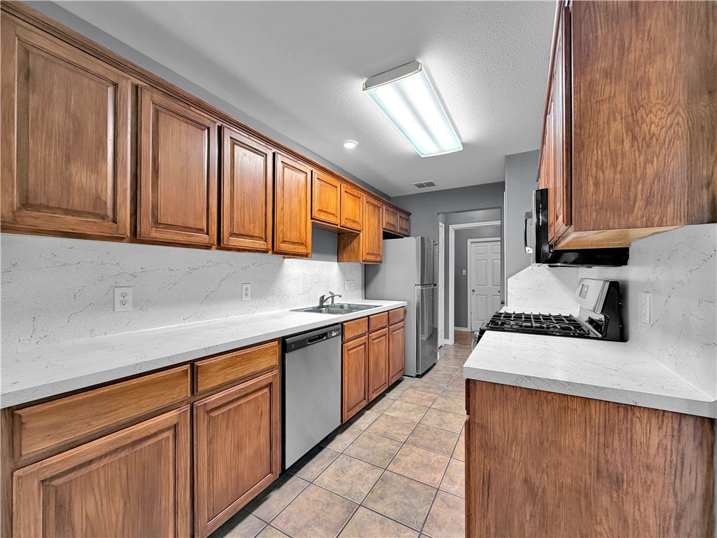 326 Oleander Ave A Property Photo 7