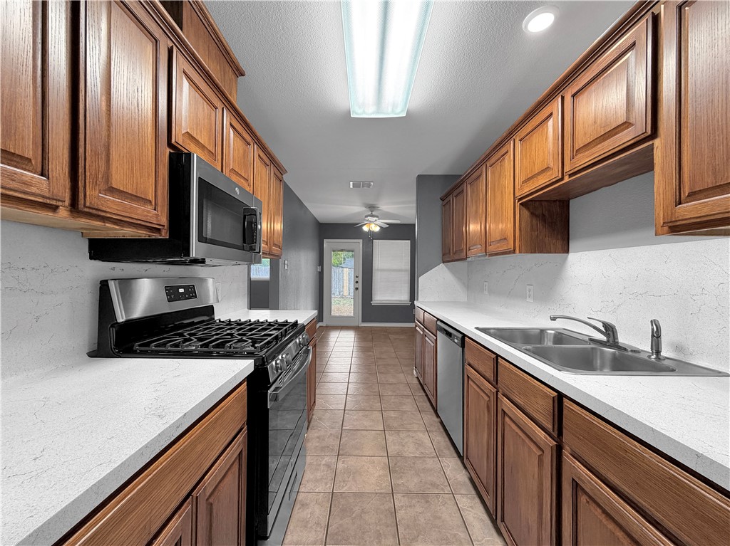 326 Oleander Ave A Property Photo 8