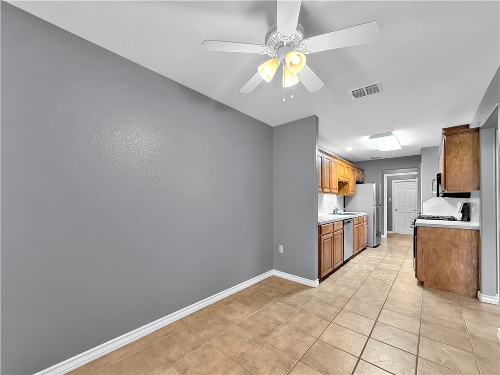 326 Oleander Ave A Property Photo 10