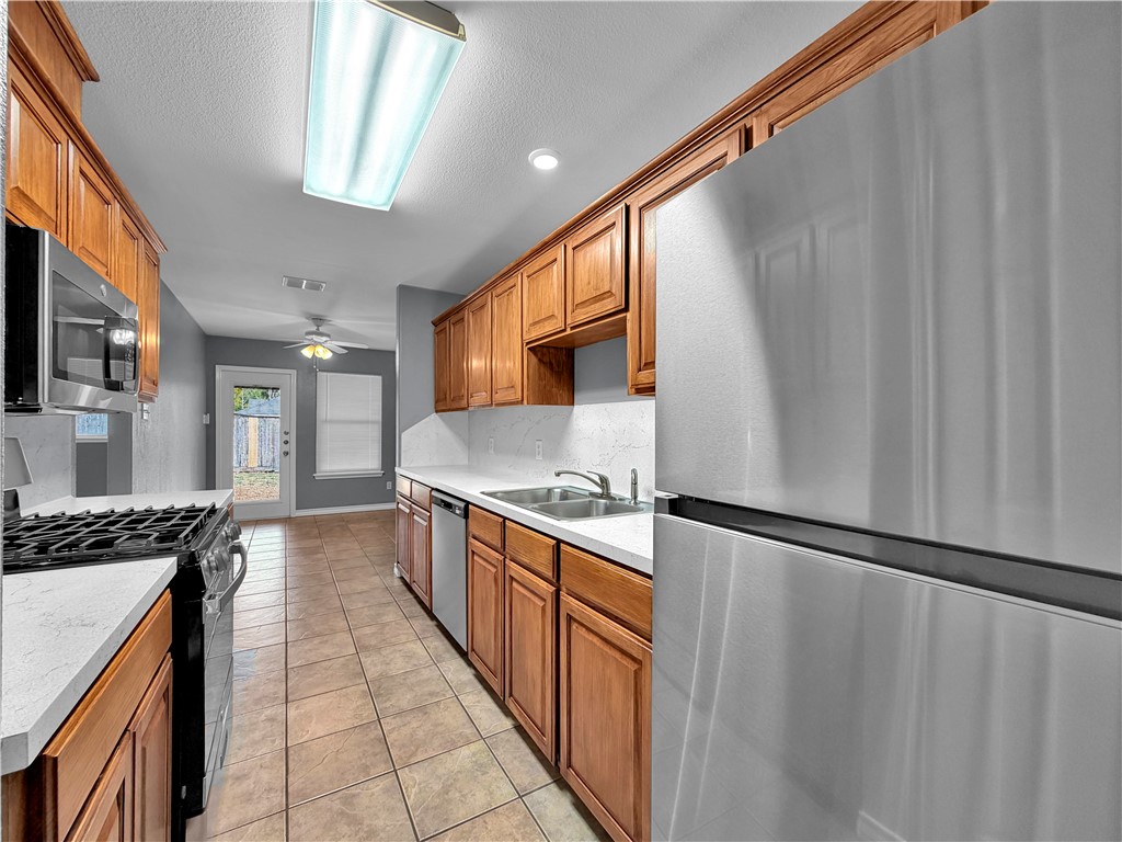 326 Oleander Ave B Property Photo 9