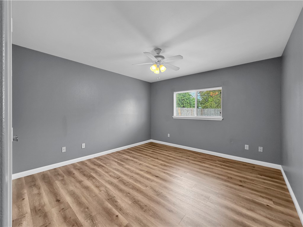 326 Oleander Ave B Property Photo 12