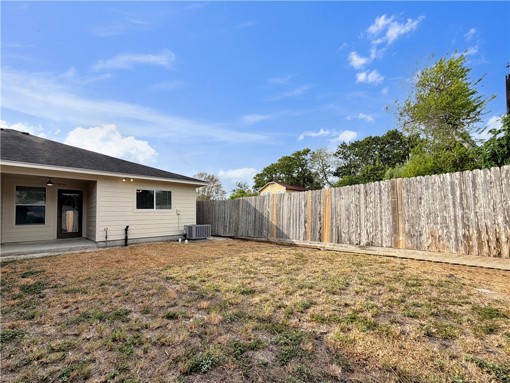 326 Oleander Ave B Property Photo 17