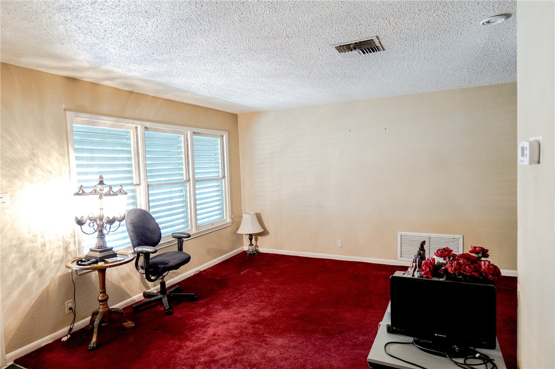 4814 Alice St Property Photo 5
