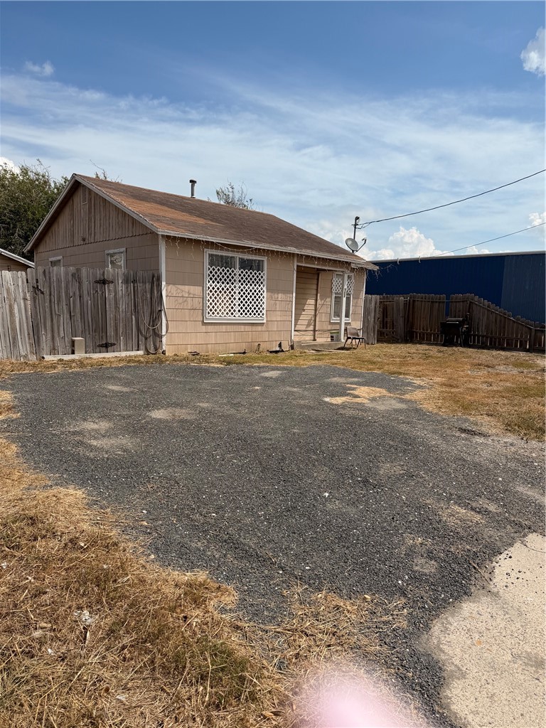 5502 Williams Dr Property Photo 4