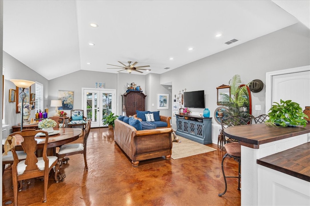 525 Lighthouse Channel Property Photo 4