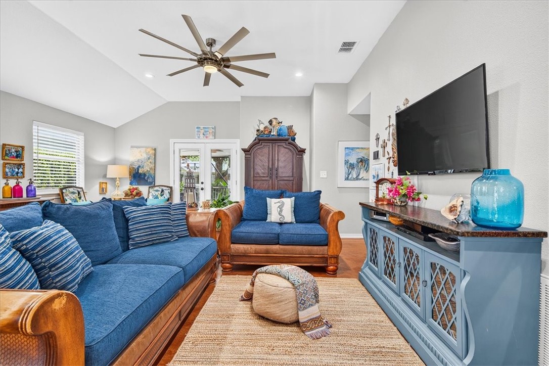 525 Lighthouse Channel Property Photo 8