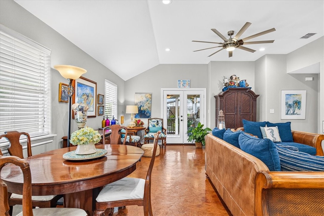 525 Lighthouse Channel Property Photo 10