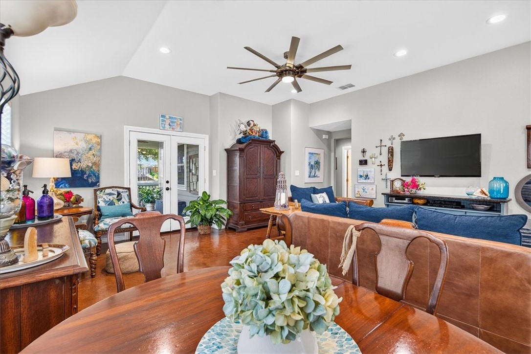 525 Lighthouse Channel Property Photo 11