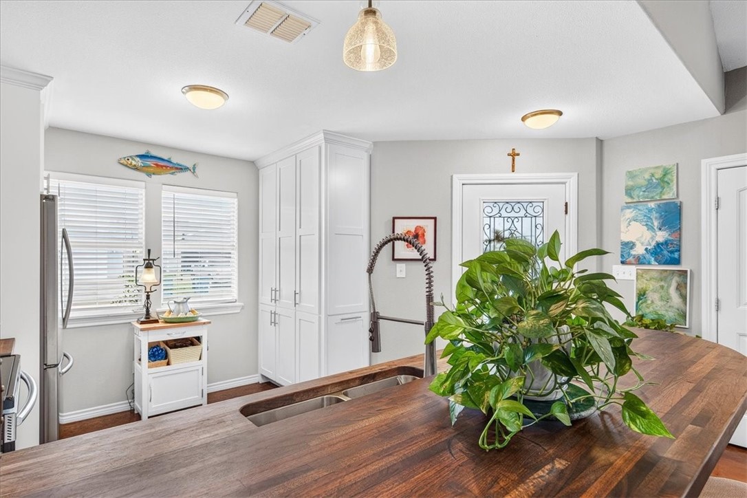 525 Lighthouse Channel Property Photo 14