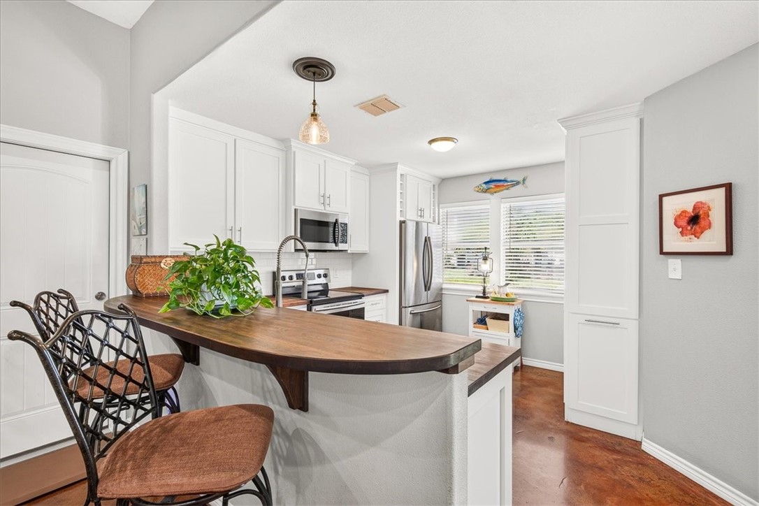 525 Lighthouse Channel Property Photo 15