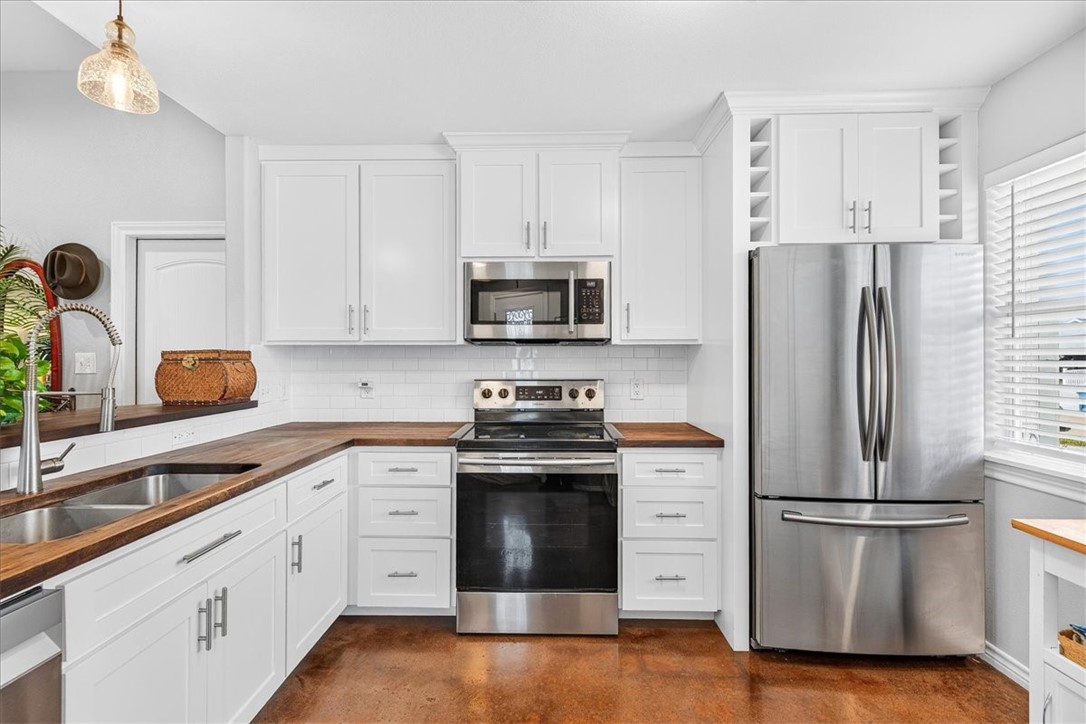 525 Lighthouse Channel Property Photo 16