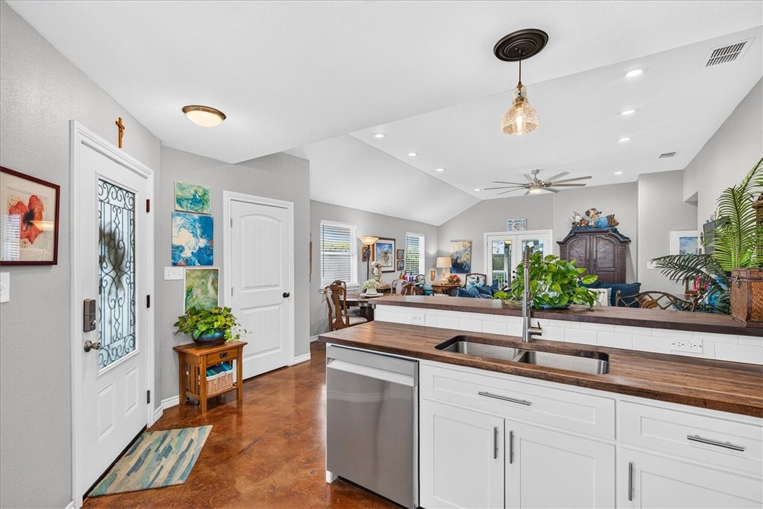 525 Lighthouse Channel Property Photo 19