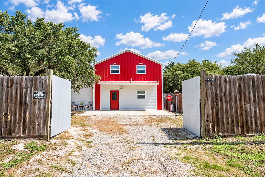 1312 N Verne St Property Photo 2
