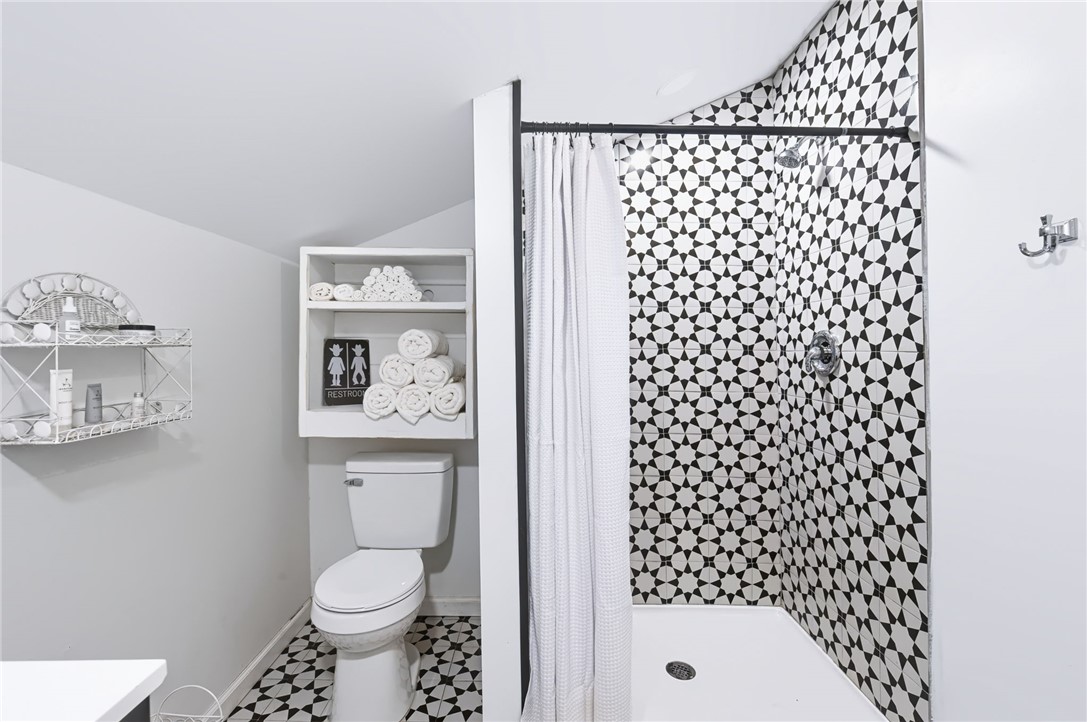 1312 N Verne St Property Photo 20