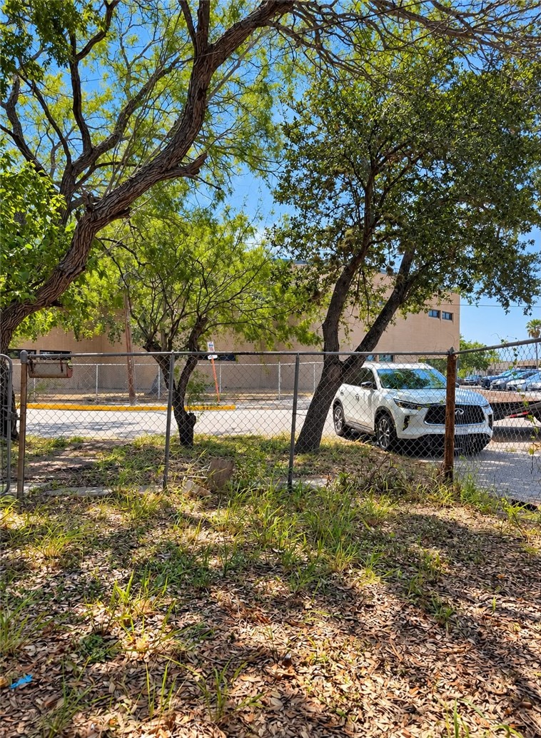 1410 17th Property Photo 9