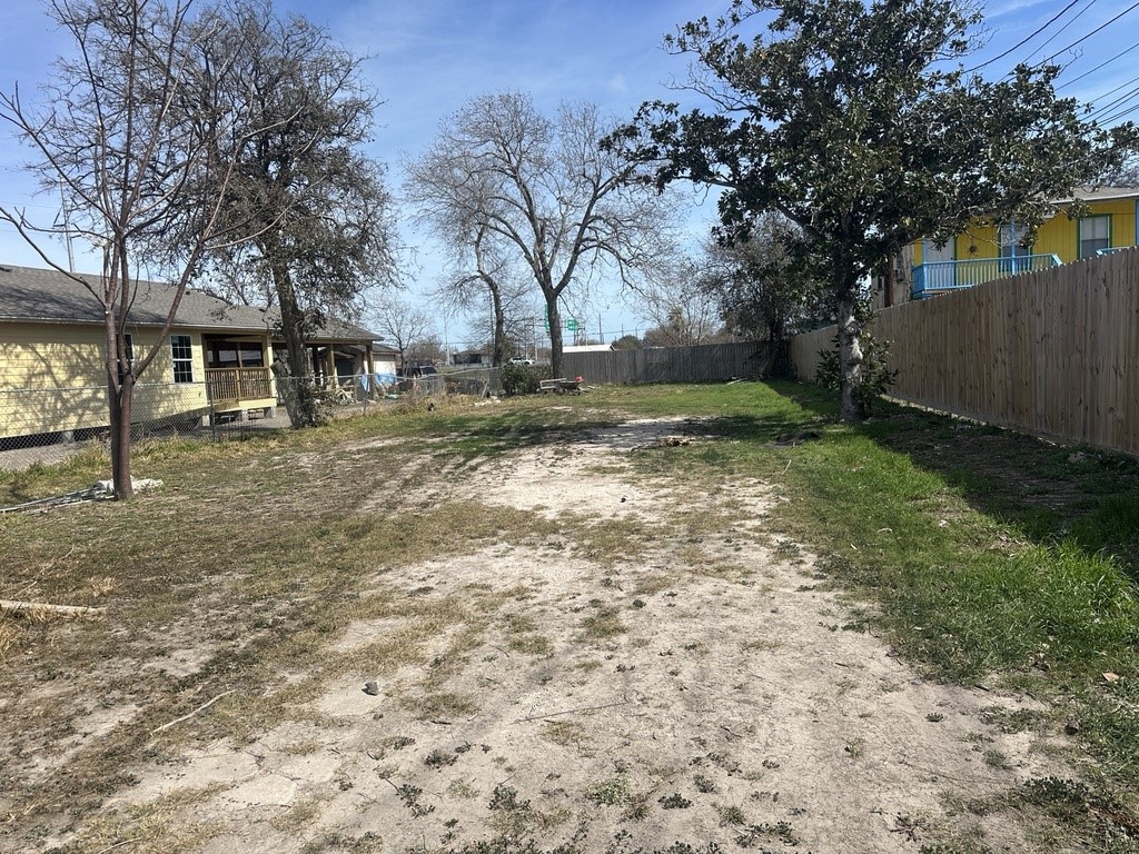 814 18th St Property Photo 1