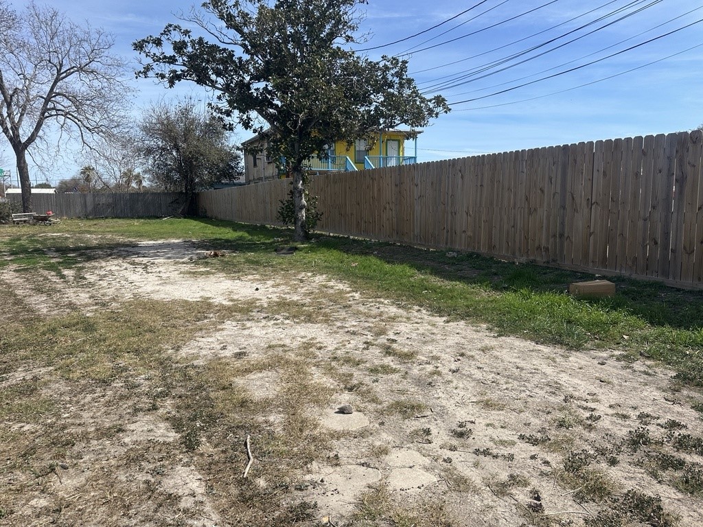 814 18th St Property Photo 3