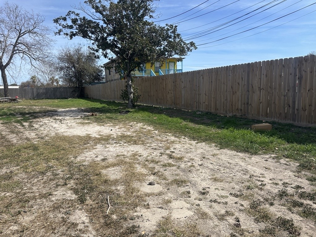 814 18th St Property Photo 4