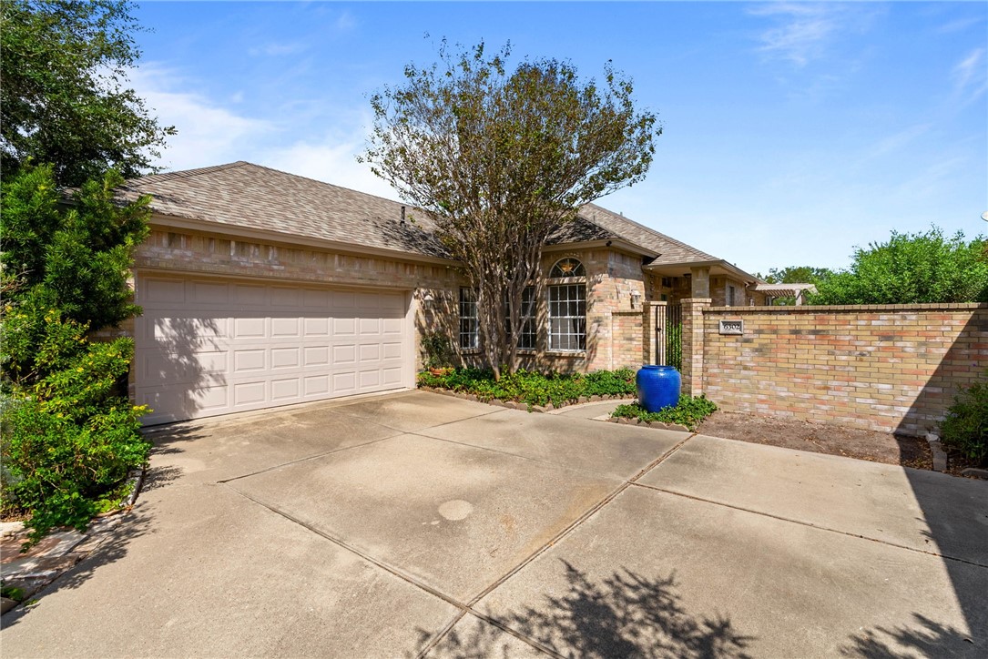 6302 Garden Ct Property Photo 3