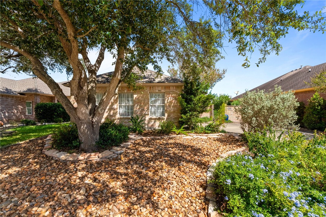 6302 Garden Ct Property Photo 4