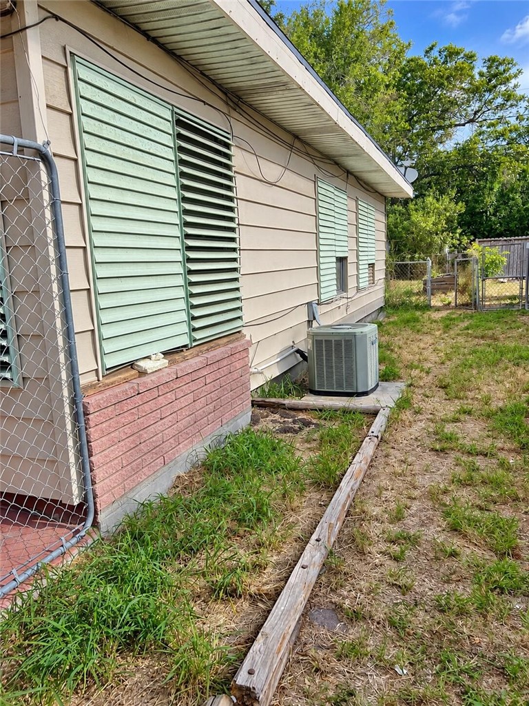 3934 Lamont St Property Photo 2