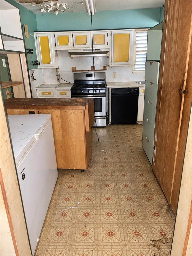 3934 Lamont St Property Photo 8