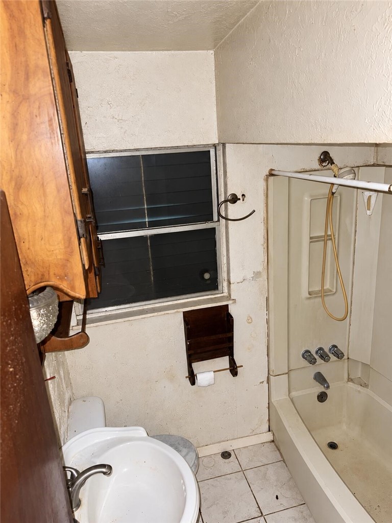 3934 Lamont St Property Photo 18
