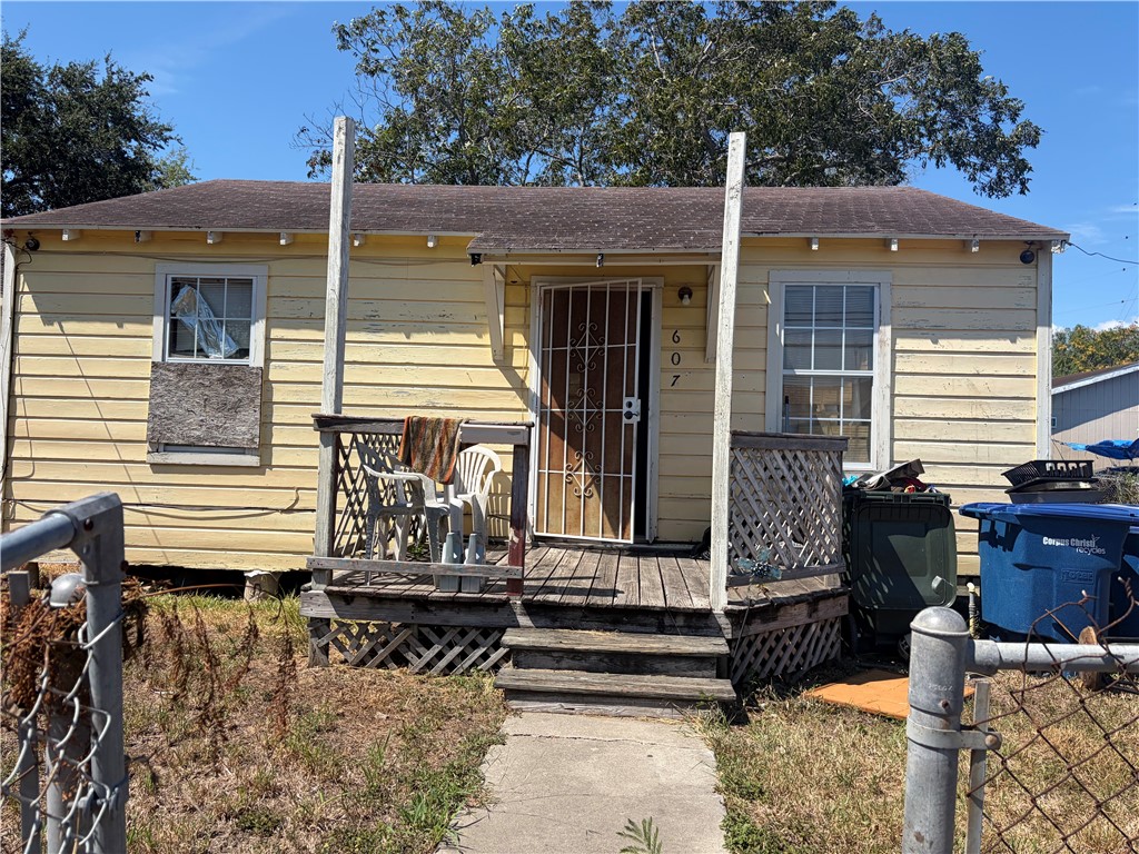 607 Elesa St Property Photo 1