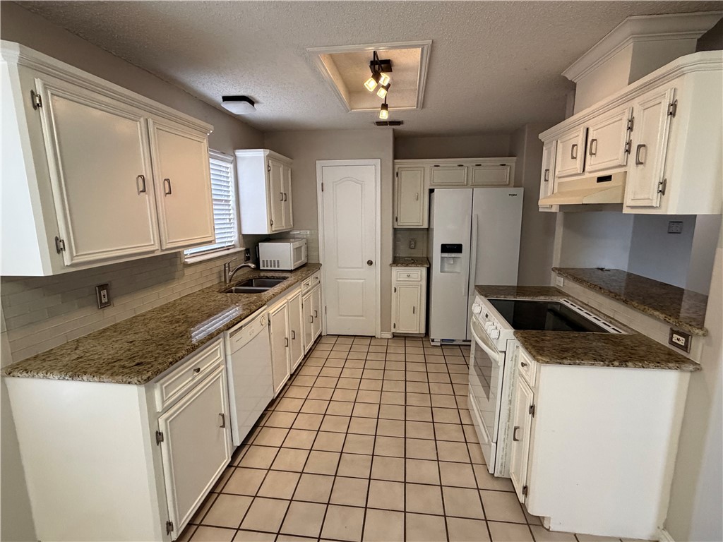 5318 Spring Brook Dr Property Photo 2