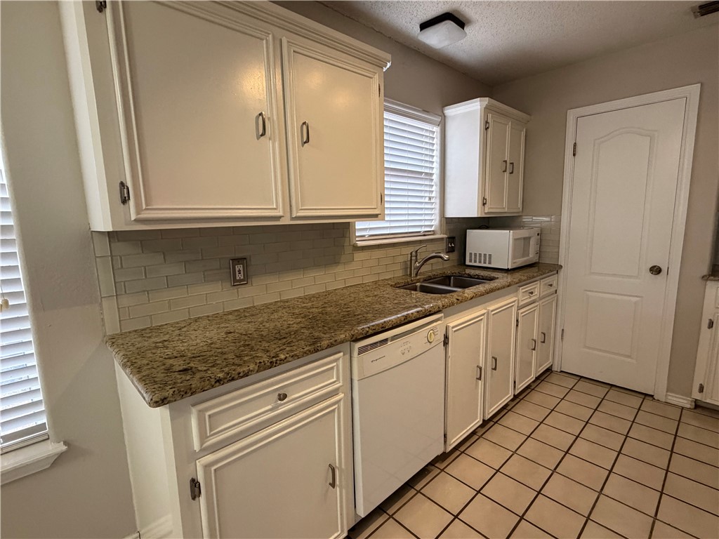 5318 Spring Brook Dr Property Photo 4
