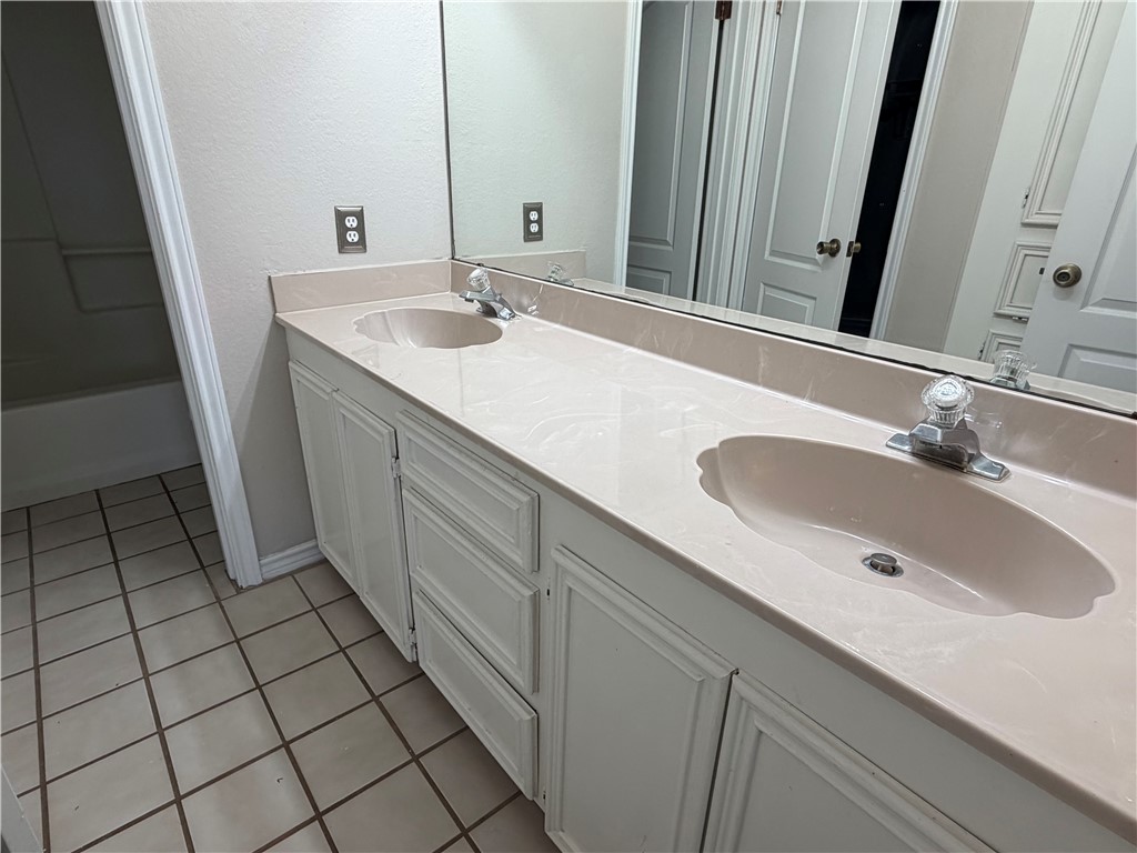 5318 Spring Brook Dr Property Photo 6