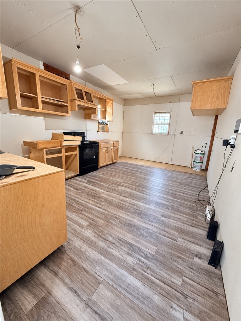325 E Avenue C Property Photo 6