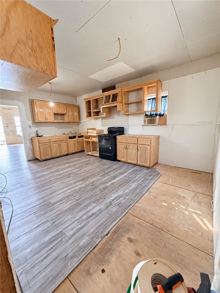325 E Avenue C Property Photo 7