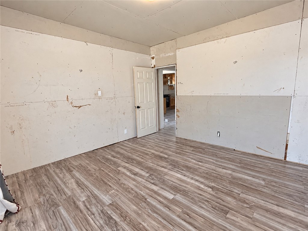 325 E Avenue C Property Photo 9