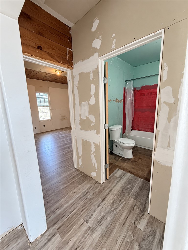 325 E Avenue C Property Photo 11