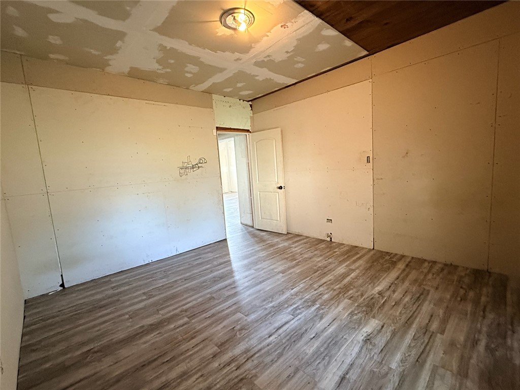 325 E Avenue C Property Photo 12