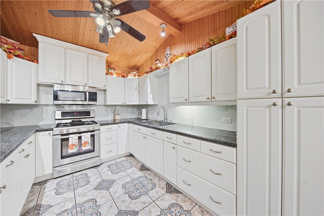 466 Macleod Dr Property Photo 13