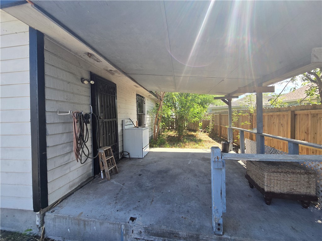 1117 Green Earth Dr Property Photo 7