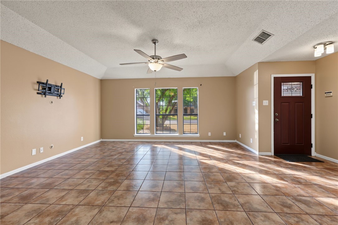 2088 Jenica West Dr Property Photo 3