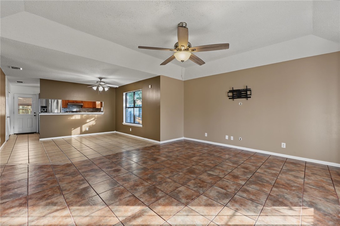 2088 Jenica West Dr Property Photo 4