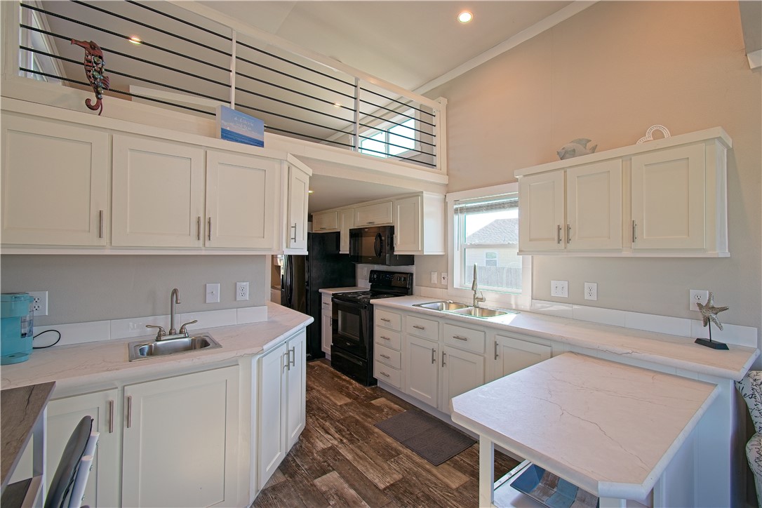 211 W Pompano Property Photo 6