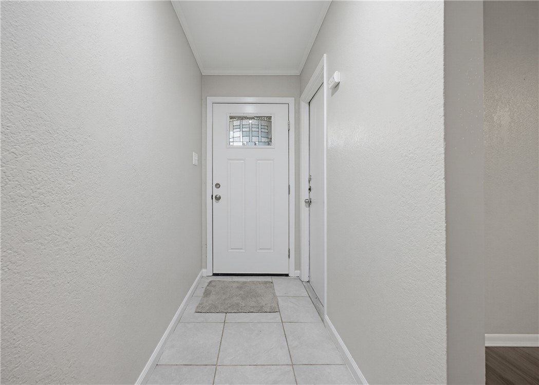 749 Alhambra Dr Property Photo 4