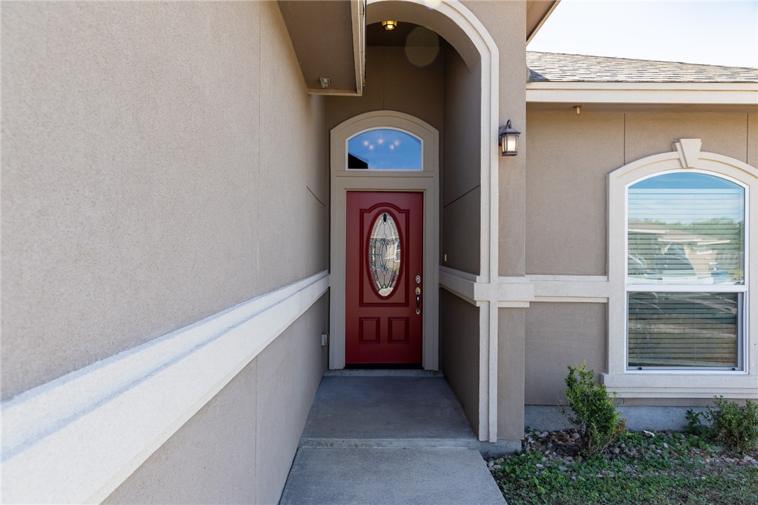 1121 Axis Property Photo 2